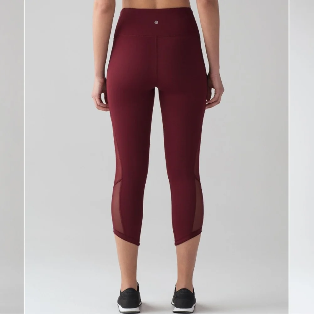 🍋Like New Lululemon Body Con Crop - Picture 3 of 13